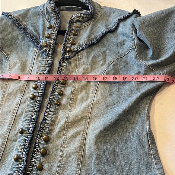 Wrangler Light Blue Jean Jacket with Brass Buttons - Picture 6 of 6